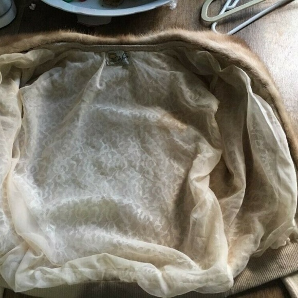 100% Cashmere Sweater with Detachable Fur Collar - Picture 6 of 8